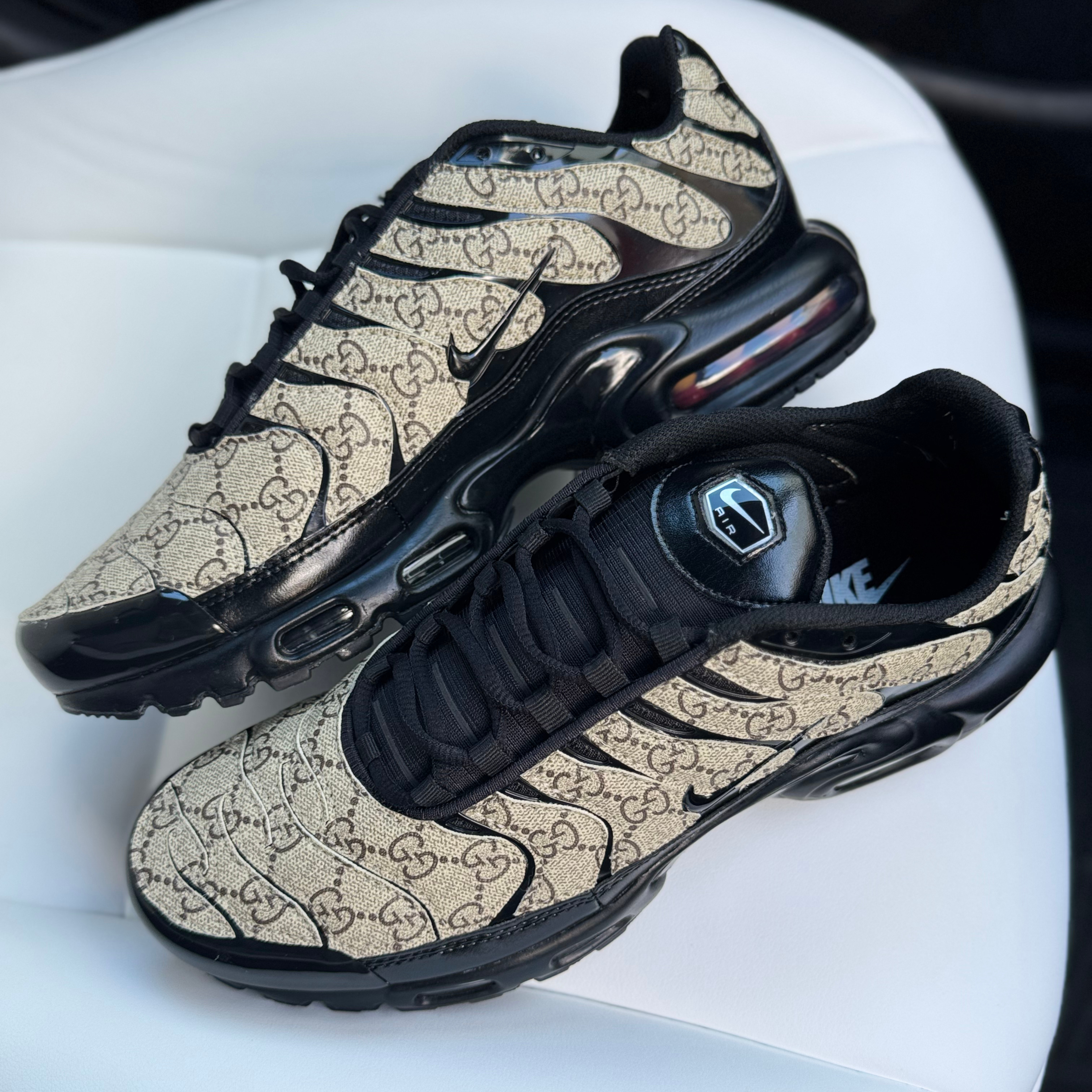 BLK GG ULT TN